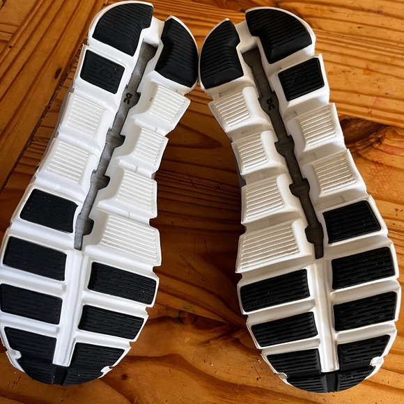 On Running Cloud 5 Waterproof
Glacier Grey White (Women's) NWOT - Picture 8 of 10